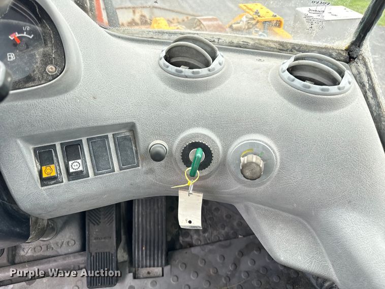 image for item DV5786 2006 Volvo  L220E wheel loader