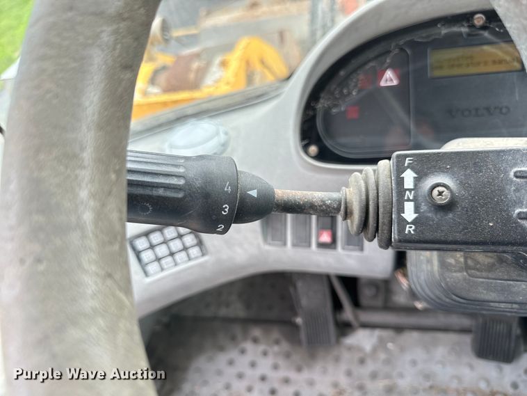 image for item DV5786 2006 Volvo  L220E wheel loader