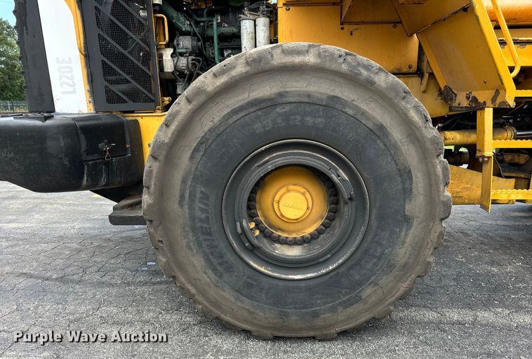 image for item DV5786 2006 Volvo  L220E wheel loader