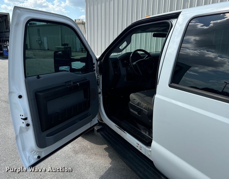 image for item DX0806 2012 Ford F450 Super Duty winch truck