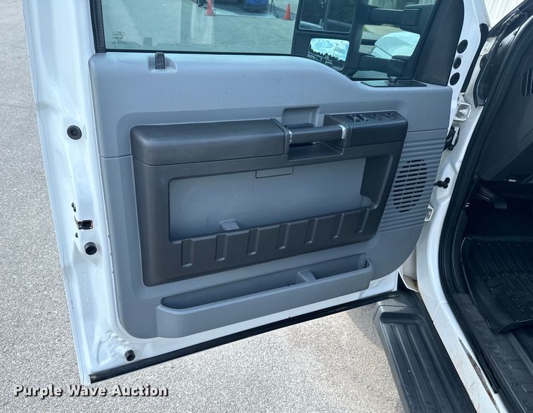 image for item DX0806 2012 Ford F450 Super Duty winch truck