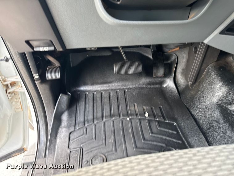 image for item DX0806 2012 Ford F450 Super Duty winch truck