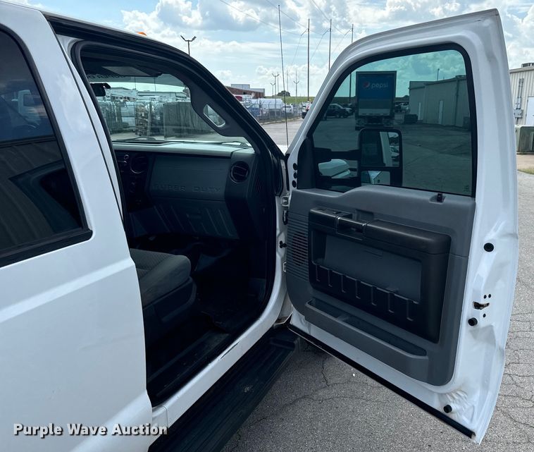 image for item DX0806 2012 Ford F450 Super Duty winch truck