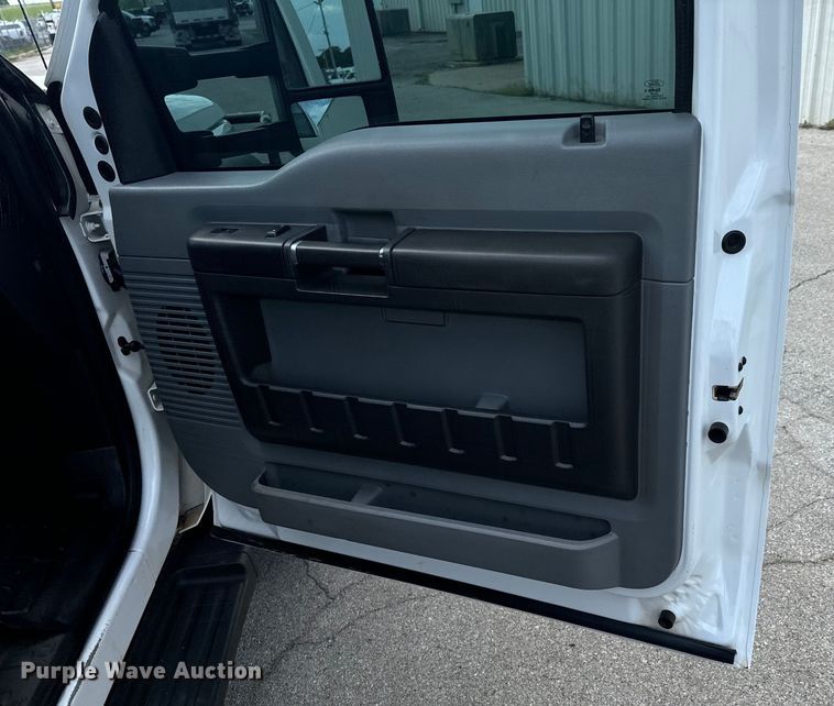 image for item DX0806 2012 Ford F450 Super Duty winch truck