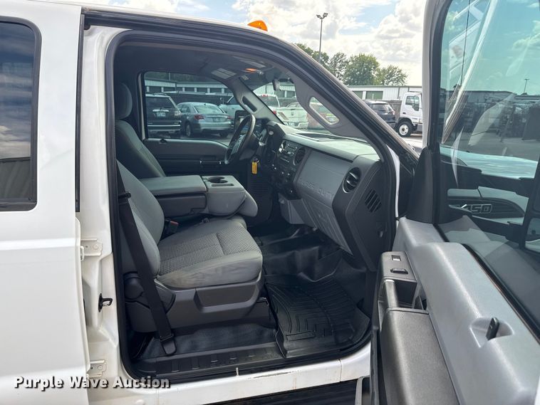 image for item DX0806 2012 Ford F450 Super Duty winch truck