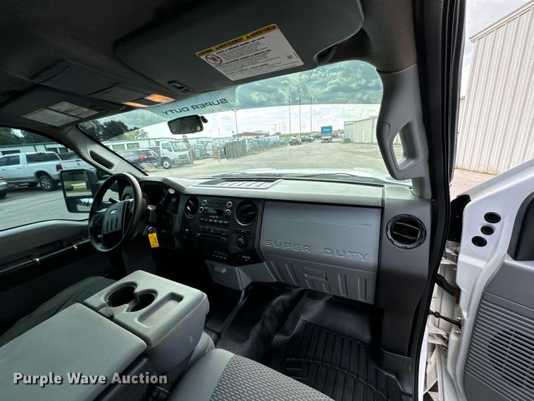 image for item DX0806 2012 Ford F450 Super Duty winch truck