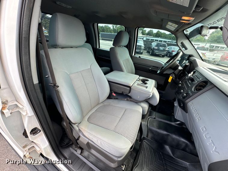 image for item DX0806 2012 Ford F450 Super Duty winch truck