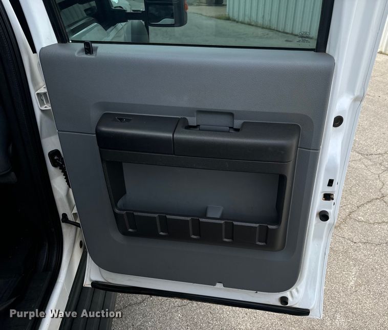 image for item DX0806 2012 Ford F450 Super Duty winch truck