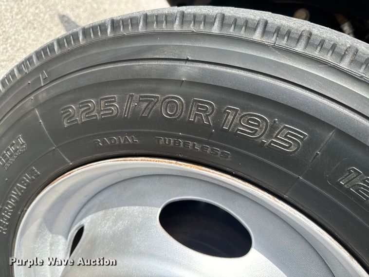 image for item DX0806 2012 Ford F450 Super Duty winch truck