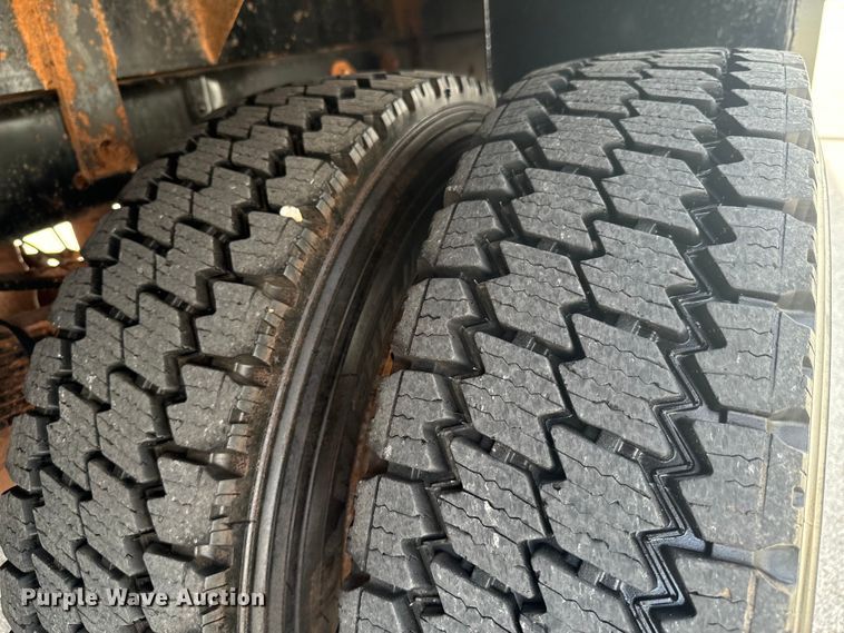 image for item DX0806 2012 Ford F450 Super Duty winch truck