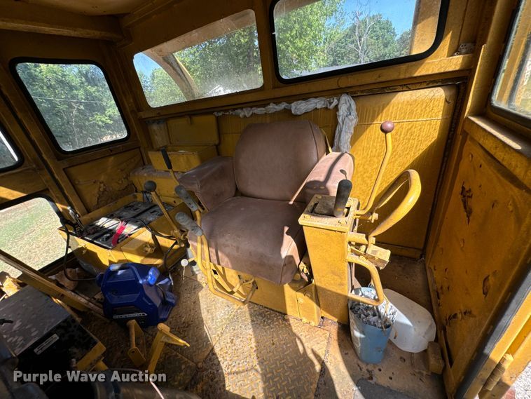 image for item DX0833 1974 Dresser TD25C dozer