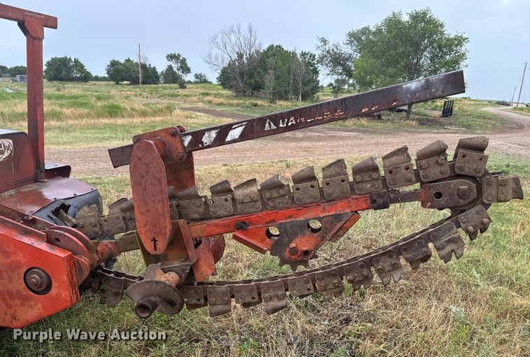 image for item DX0859 Ditch Witch R40A trencher
