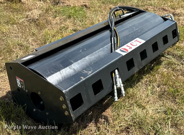 image for item DX0887 JCT skid steer roller