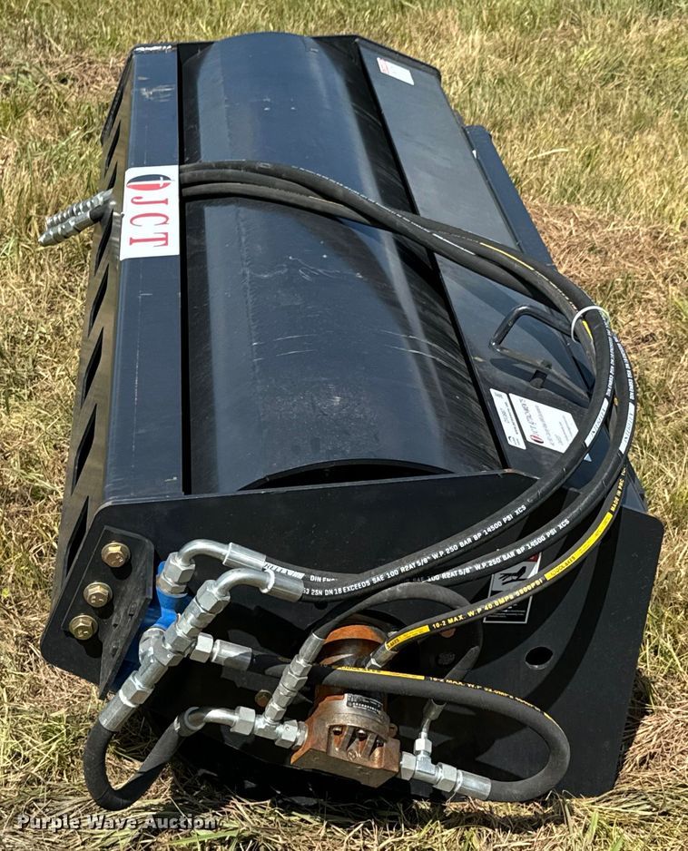 image for item DX0887 JCT skid steer roller