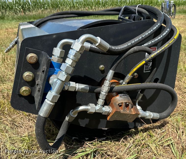 image for item DX0887 JCT skid steer roller