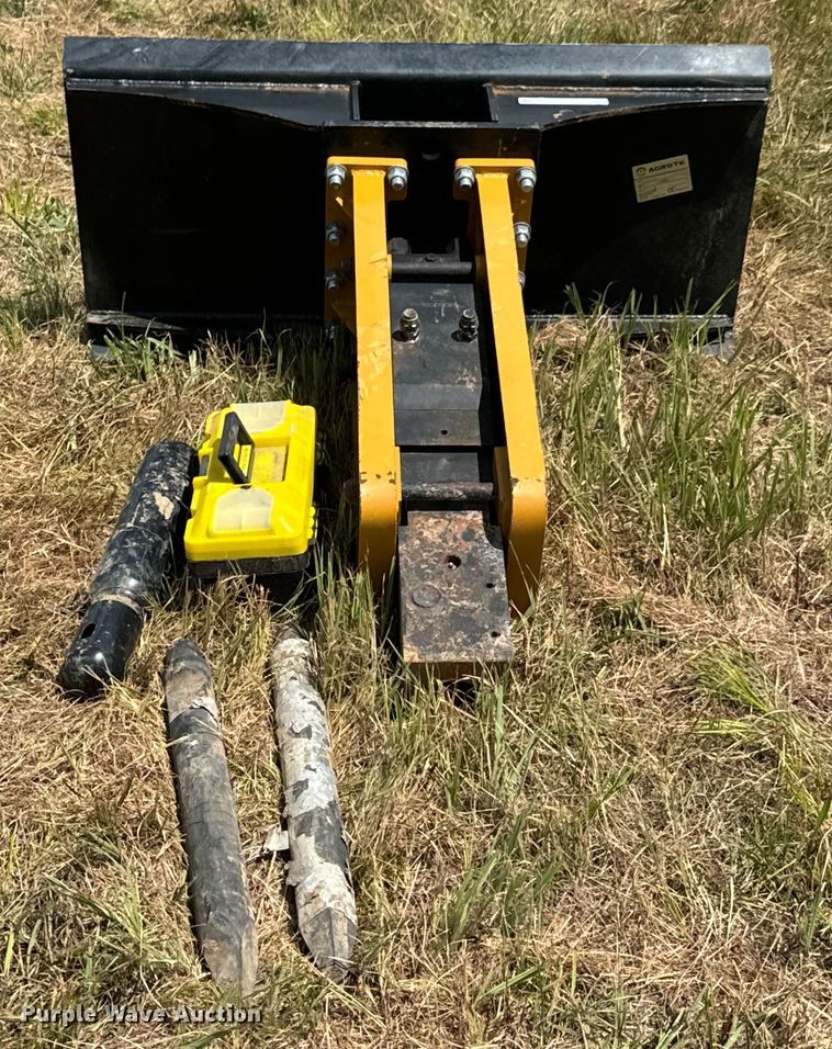 image for item DX0889 2023 Agrotk SSHH680 skid steer breaker