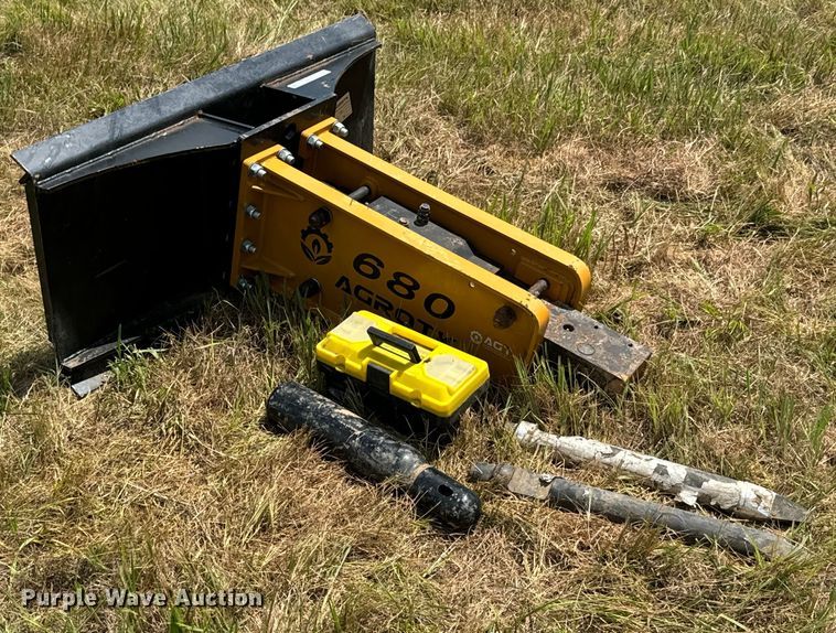 image for item DX0889 2023 Agrotk SSHH680 skid steer breaker
