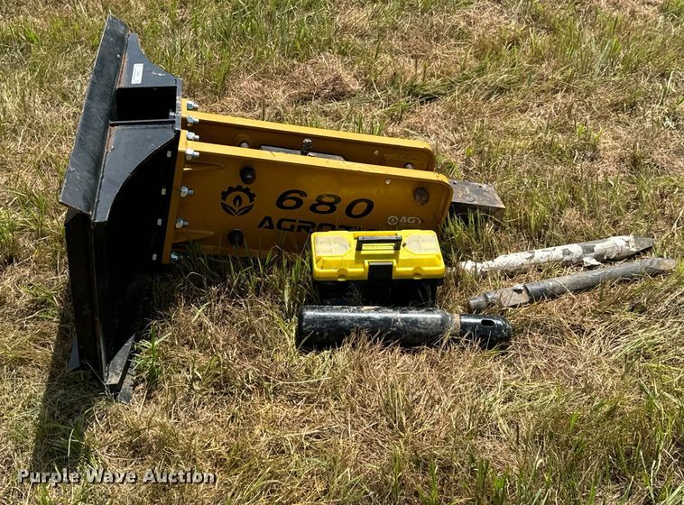 image for item DX0889 2023 Agrotk SSHH680 skid steer breaker