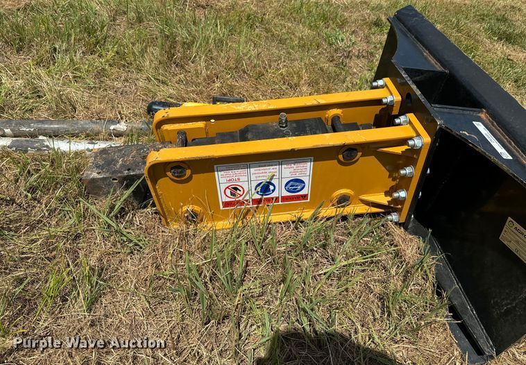image for item DX0889 2023 Agrotk SSHH680 skid steer breaker