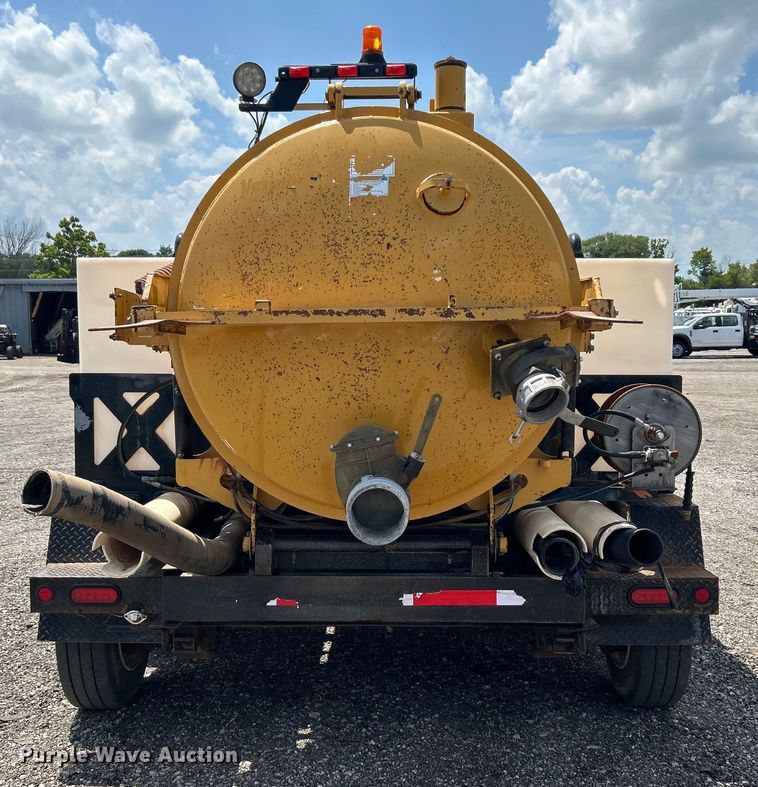 image for item EG0786 2013 Vermeer V800HD vacuum excavator