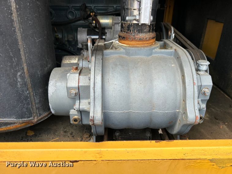 image for item EG0786 2013 Vermeer V800HD vacuum excavator