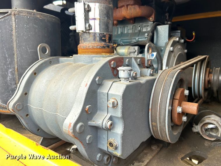 image for item EG0786 2013 Vermeer V800HD vacuum excavator