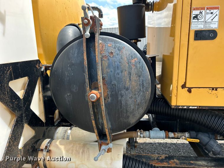 image for item EG0786 2013 Vermeer V800HD vacuum excavator