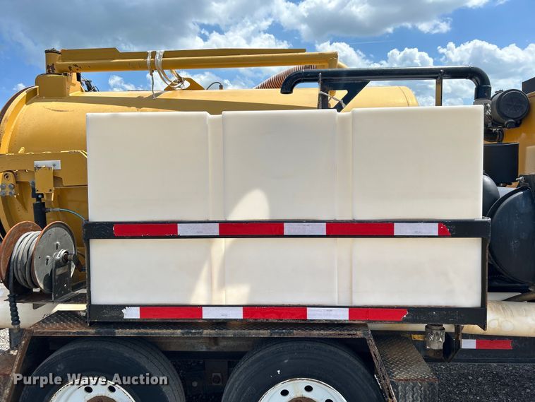 image for item EG0786 2013 Vermeer V800HD vacuum excavator