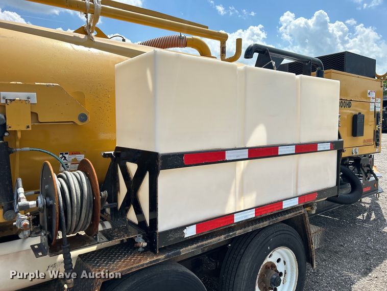 image for item EG0786 2013 Vermeer V800HD vacuum excavator