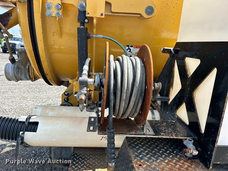 image for item EG0786 2013 Vermeer V800HD vacuum excavator