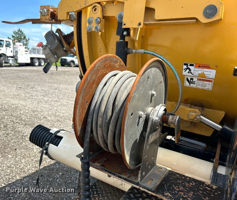 image for item EG0786 2013 Vermeer V800HD vacuum excavator