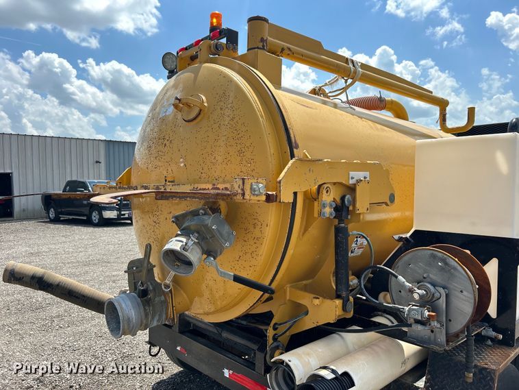 image for item EG0786 2013 Vermeer V800HD vacuum excavator