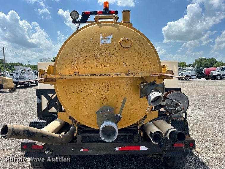 image for item EG0786 2013 Vermeer V800HD vacuum excavator