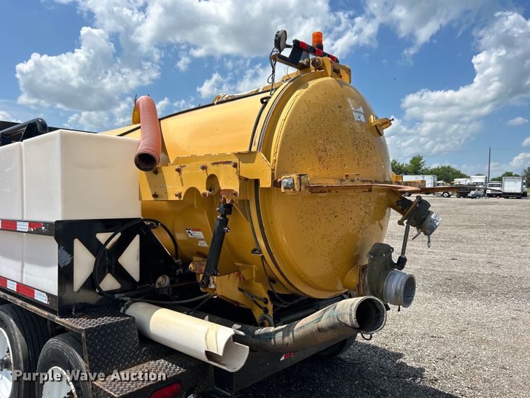 image for item EG0786 2013 Vermeer V800HD vacuum excavator