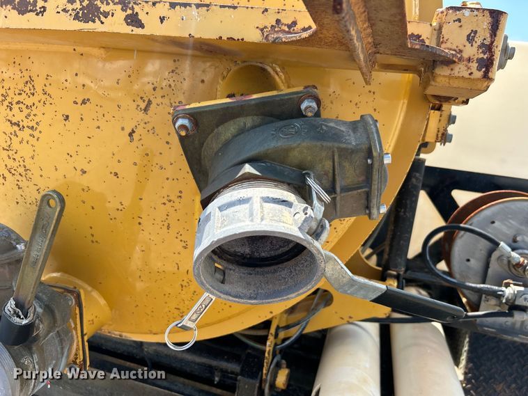 image for item EG0786 2013 Vermeer V800HD vacuum excavator