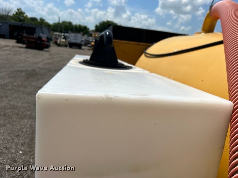 image for item EG0786 2013 Vermeer V800HD vacuum excavator