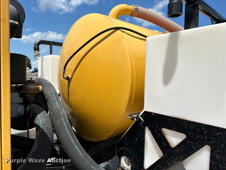 image for item EG0786 2013 Vermeer V800HD vacuum excavator