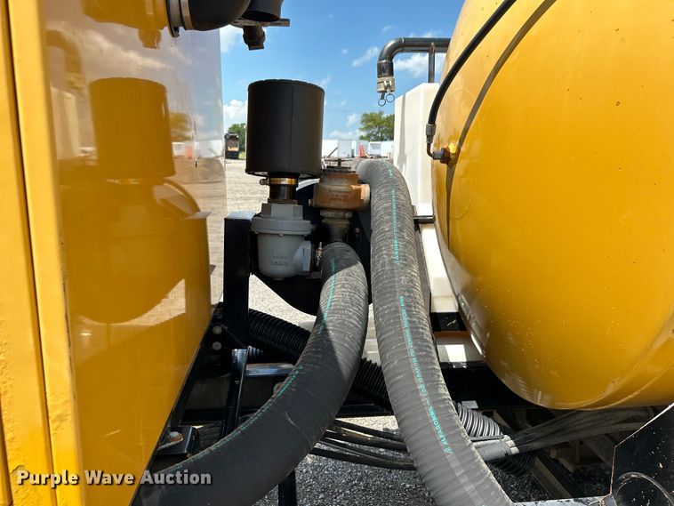 image for item EG0786 2013 Vermeer V800HD vacuum excavator