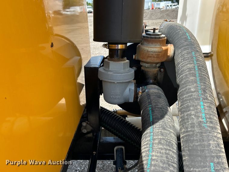 image for item EG0786 2013 Vermeer V800HD vacuum excavator