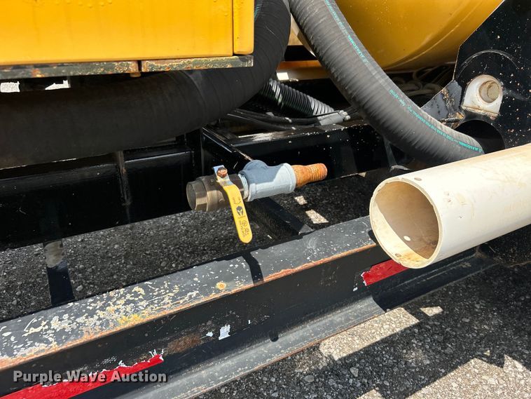 image for item EG0786 2013 Vermeer V800HD vacuum excavator