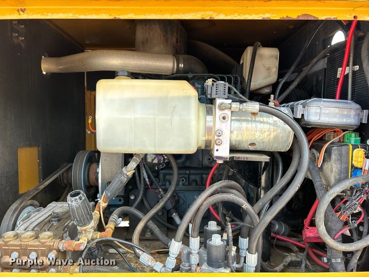 image for item EG0786 2013 Vermeer V800HD vacuum excavator