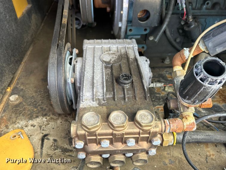 image for item EG0786 2013 Vermeer V800HD vacuum excavator