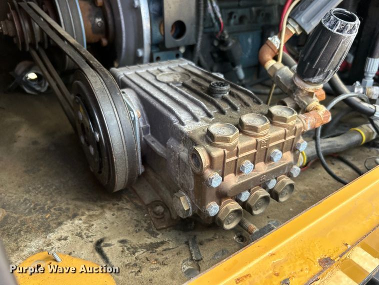 image for item EG0786 2013 Vermeer V800HD vacuum excavator