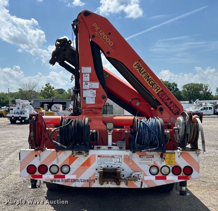 image for item EG0787 2009 International  WorkStar 7400 Crew Cab utility / service truck