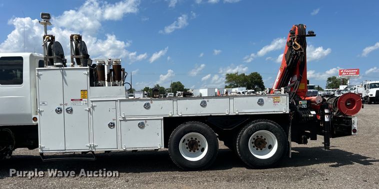 image for item EG0787 2009 International  WorkStar 7400 Crew Cab utility / service truck