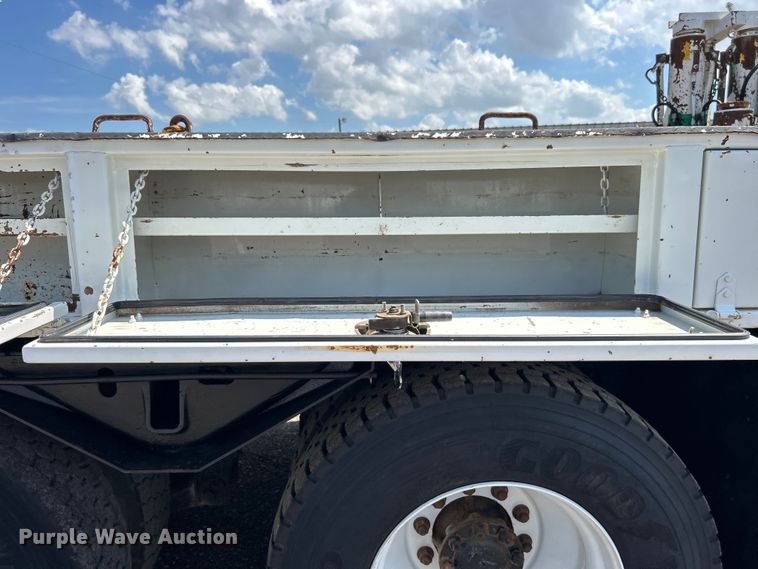 image for item EG0787 2009 International  WorkStar 7400 Crew Cab utility / service truck