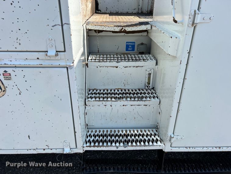 image for item EG0787 2009 International  WorkStar 7400 Crew Cab utility / service truck