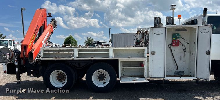 image for item EG0787 2009 International  WorkStar 7400 Crew Cab utility / service truck