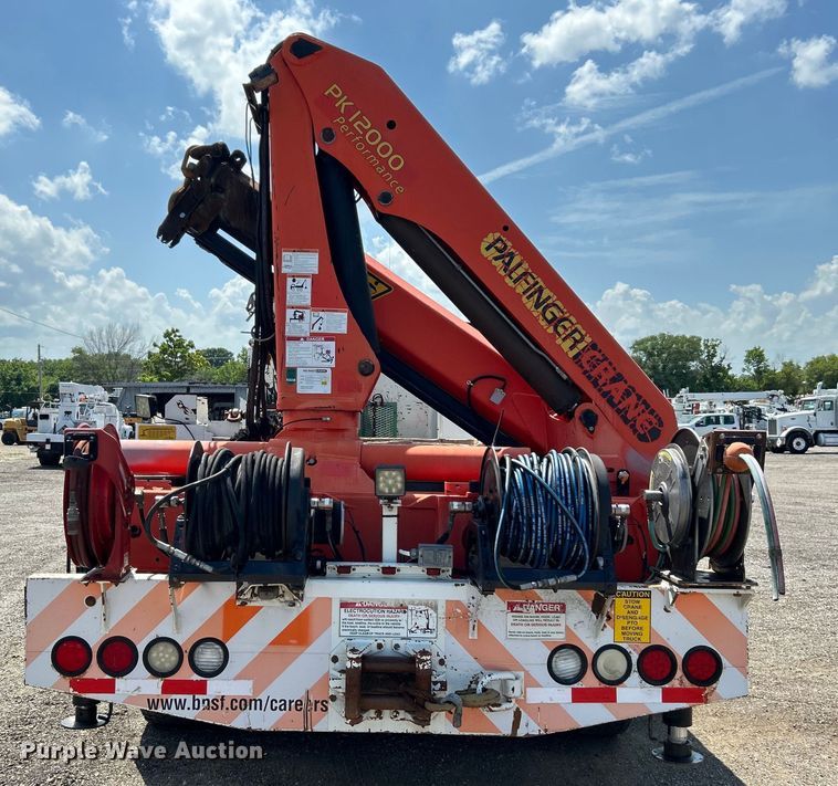 image for item EG0787 2009 International  WorkStar 7400 Crew Cab utility / service truck