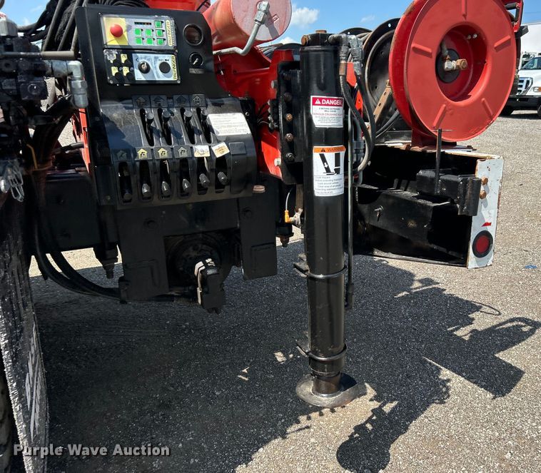 image for item EG0787 2009 International  WorkStar 7400 Crew Cab utility / service truck